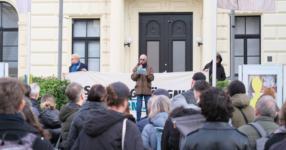 Kundgebung gegen geplantes Abschiebegefängnis in Mönchengladbach
