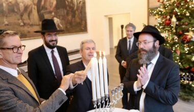 Düsseldorf: Lichterfest Chanukka im Rathaus