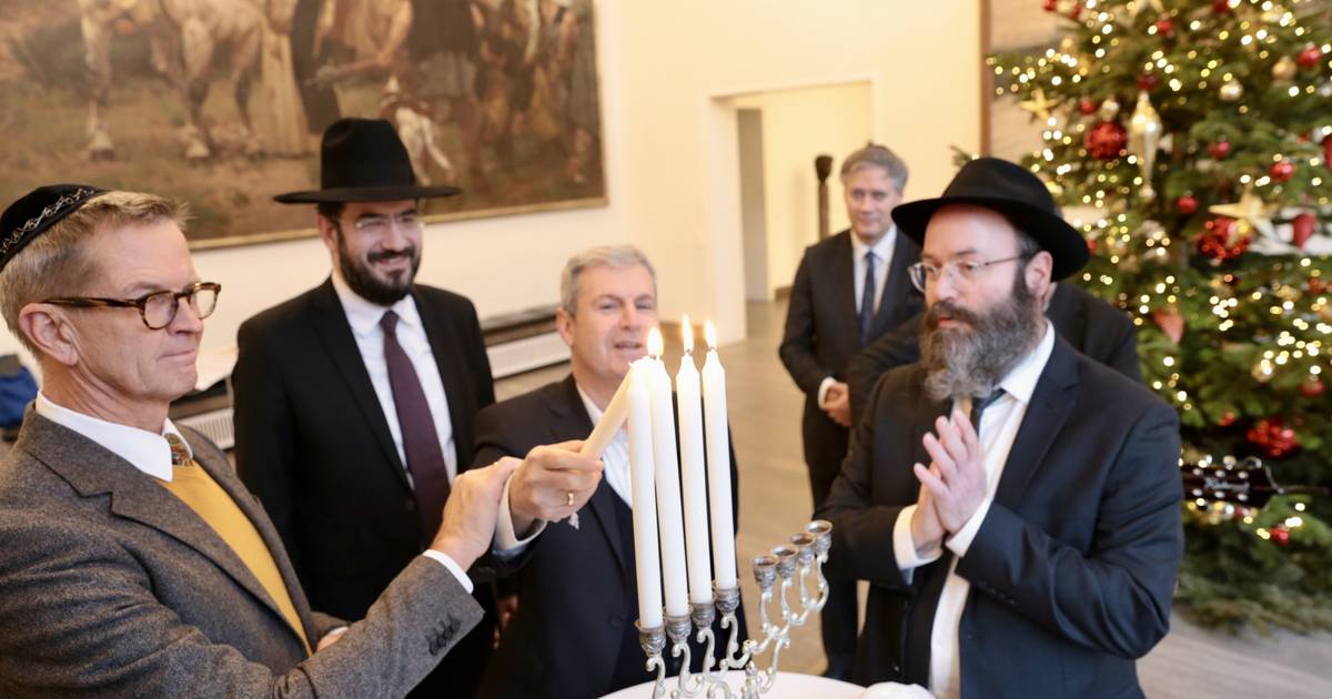 Düsseldorf: Lichterfest Chanukka im Rathaus