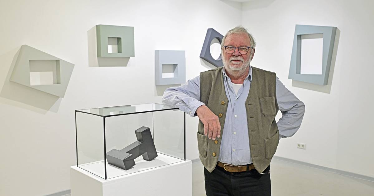 Wolfgang Hahn spielt im E71 mit Licht, Schatten und Graupappe