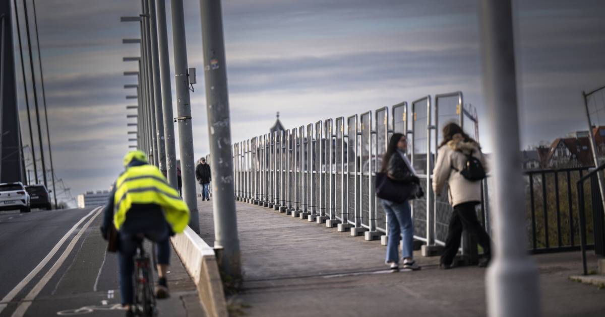 Düsseldorf: Oberkasseler Brücke - Geländer soll im Frühjahr 2026 fertig sein