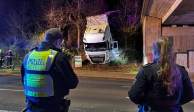Sperrung auf A61 bei Mönchengladbach nach Lkw-Unfall