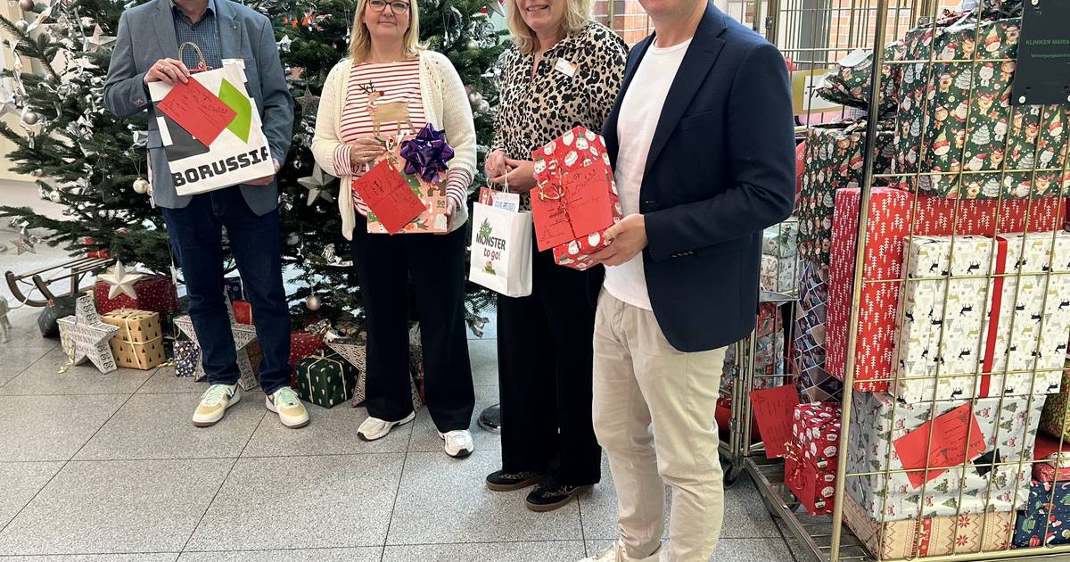 Wunschbaum in den Kliniken Maria Hilf mit Geschenkeabgabe