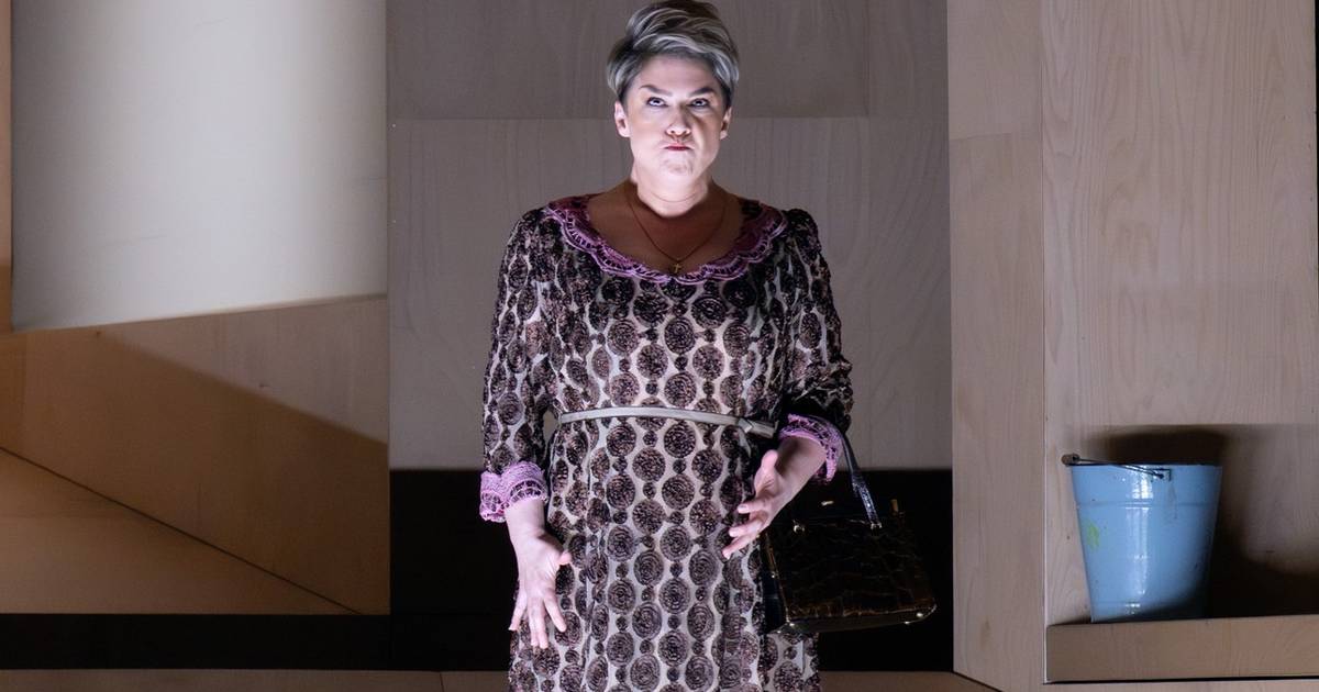 Rosie Aldridge singt in der Janacek-Premiere in der Rheinoper