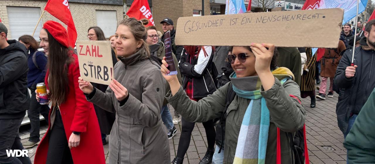 Demonstration gegen Rettungsdienst-Gebühren in Essen