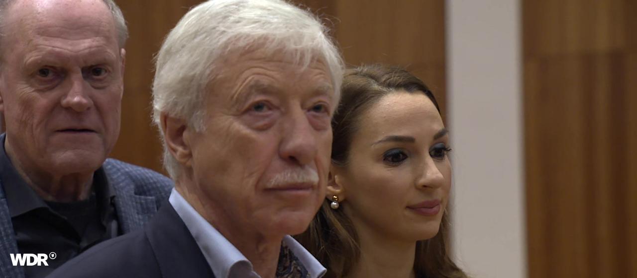 Neuer stellv. Bürgermeister in Gelsenkirchen, Norbert Emmerich von der AfD umringt von Fraktionskollegen am 10.12.25