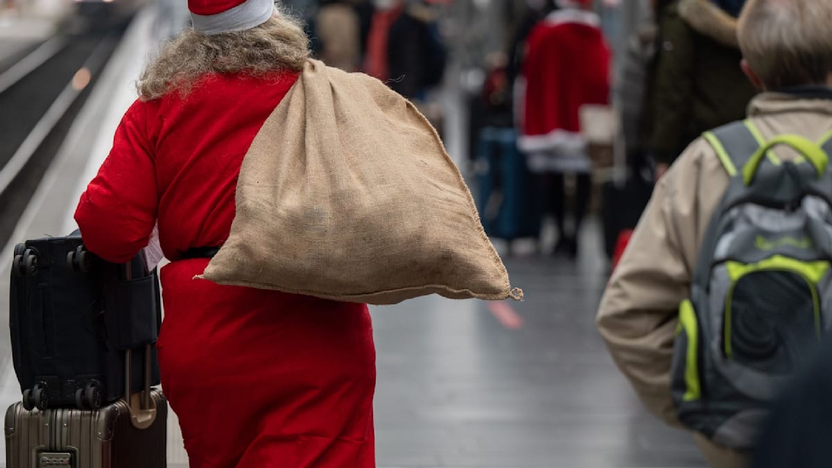 Mit Weihnachtskostüm in Dresden kostenlos Bahnfahren