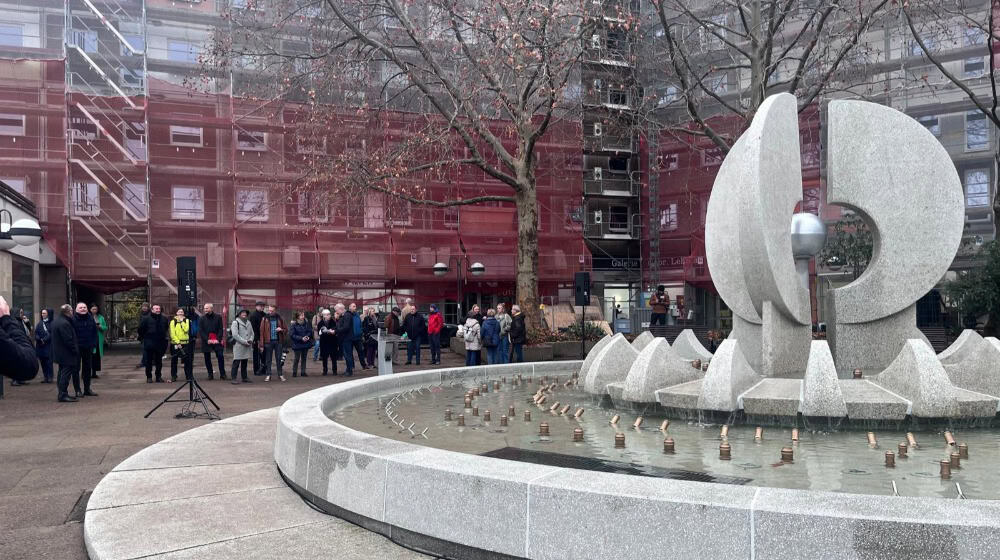 Kracht-Brunnen am Neustädter Markt nach über 20 Jahren wieder in Betrieb – Ein wichtiges Zeichen der Stadtgestaltung
