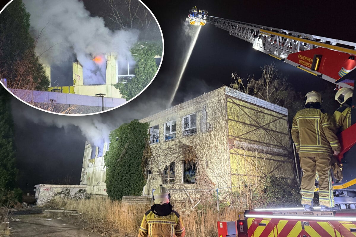 Flammen und Rauch dringen aus früherer Kita