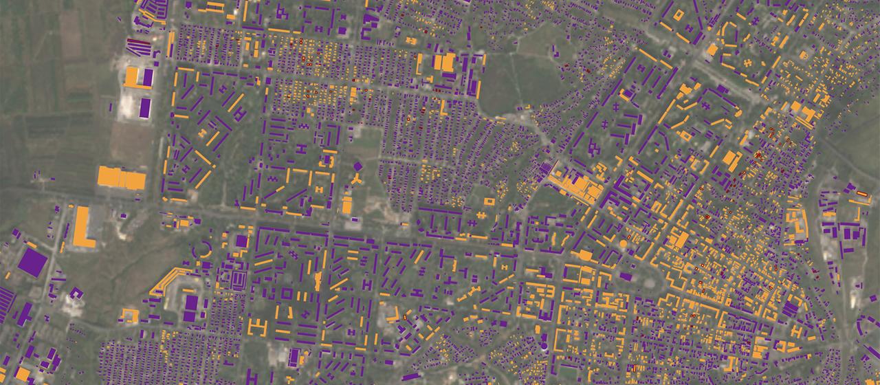 Mit einer neuen Methode erstellte Aufnahme von Zerstörungen (orange markiert) in der ukrainischen Stadt Mariupol nach der Belagerung durch die russische Armee 2022.