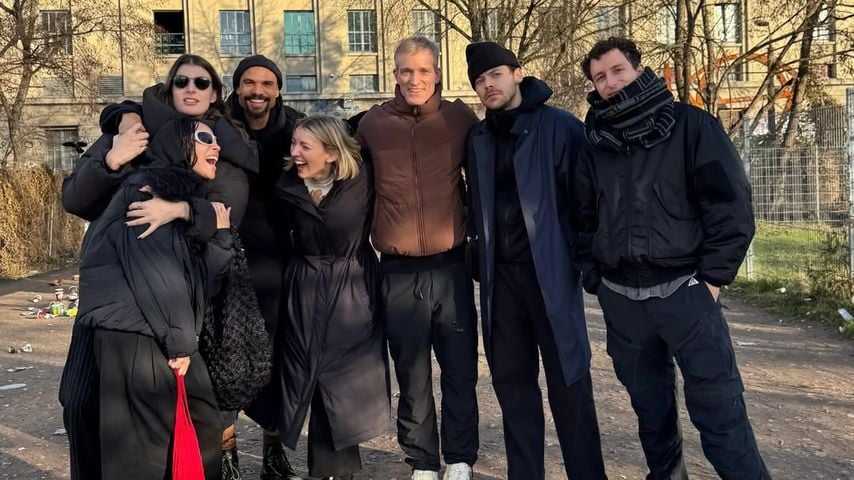 Zoë Kravitz, Harry Styles und DJ Ben Klock mit Freunden vor dem Berliner Berghain, Dezember 2025