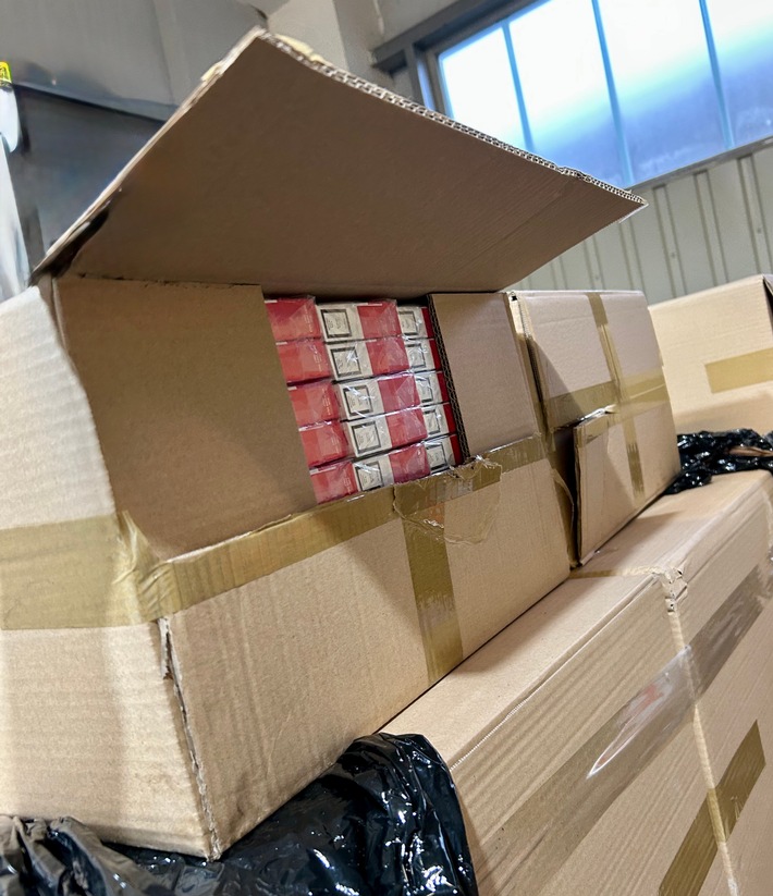 ZOLL-H: Zoll stellt annähernd eine Million unversteuerte Zigaretten in Munster sicher