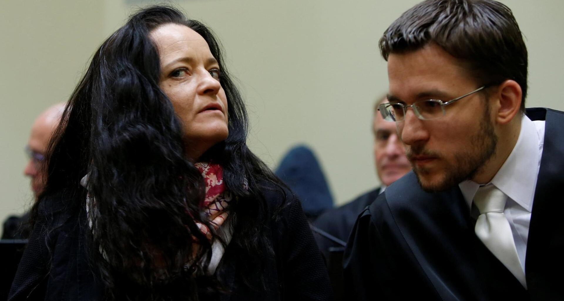 Beate Zschäpe mit ihrem Anwalt