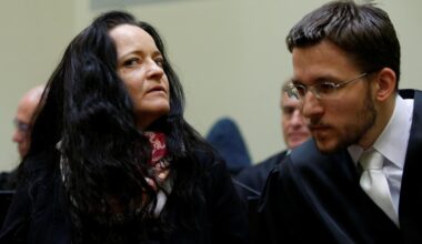 Beate Zschäpe mit ihrem Anwalt