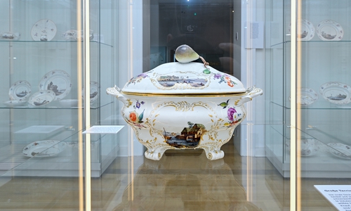 Die Sonderausstellung „Das Holländische Service im Schloss Museum Wolfenbüttel“ zeigte alle 185 Teile des Fürstenberger Porzellans, ein Kulturgut von nationaler Bedeutung. 