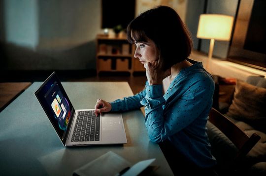 Das Acer Swift Edge 14 AI (SFE14-151/T) ist noch leichter: Es wiegt unter einem Kilogramm und ist nur 13,95 mm hoch. Die beiden Swift-Edge-Modelle sind mit Multi-Control-Touchpads für die einfache Steuerung von von Medien, Präsentationen und Konferenz-Tools ausgestattet.(Bild:  Acer)