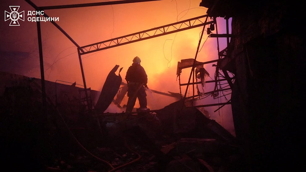 Dieses Wohnhaus in der ukrainischen Hafenstadt Odesa wurde am Dienstag von russischen Drohnen angegriffen