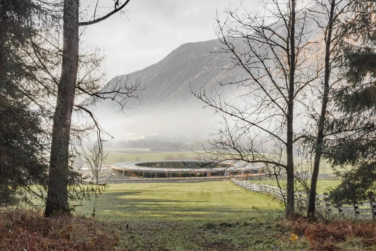 Runde Sache. Das Hotel OLM in Kematen erinnert formal an einen Mühlstein.