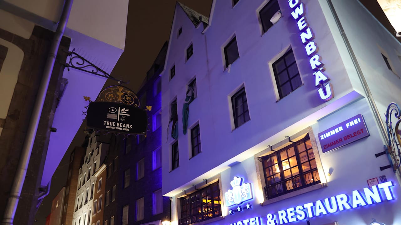 Hotel-Brand in Köln: Ganze Etage zerstört! | Regional