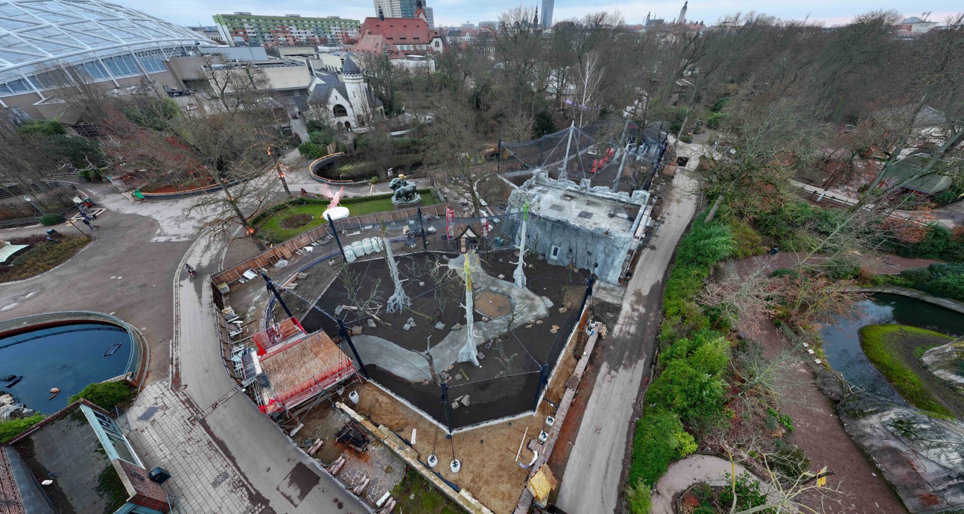 Der Zoo Leipzig eröffnet neue Großvolieren für Aras und Loris · Leipziger Zeitung