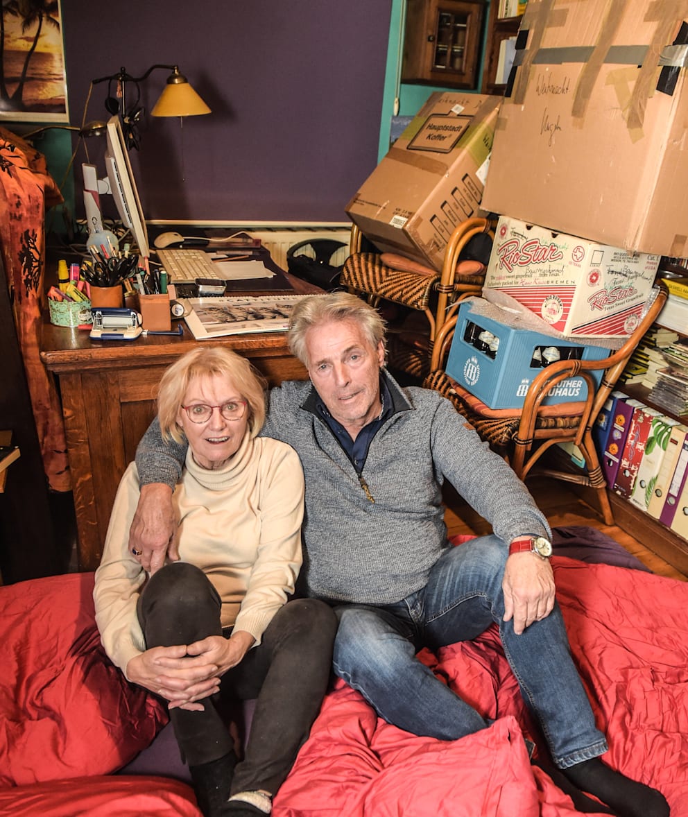 Cornelia und Matthias Bechem (beide 72) haben bei Freunden Unterschlupf gefunden und sagen: „Wir sind total entsetzt, dass wir bis Donnerstag unser Leben komplett umorganisieren müssen“