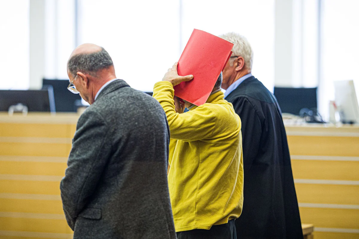 Urteil in Braunschweig - Schlafende Frau angezündet - Lebenslange Haft - Panorama