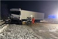 05.01.: Schneechaos auf der A3: LKW kollidiert mit Leitplanke