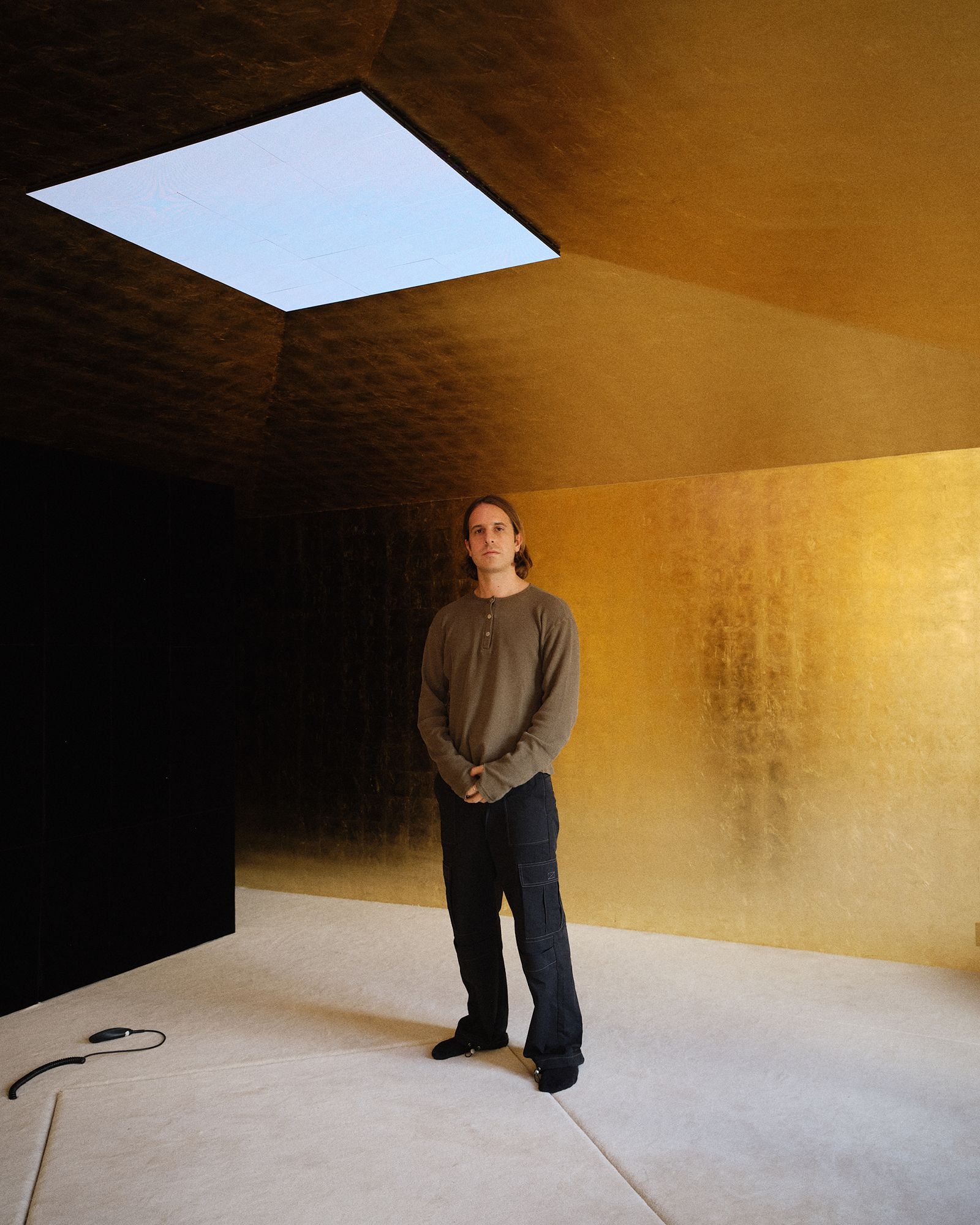 Ignasi Monreal im Wohnbereich seiner MadridWohnung