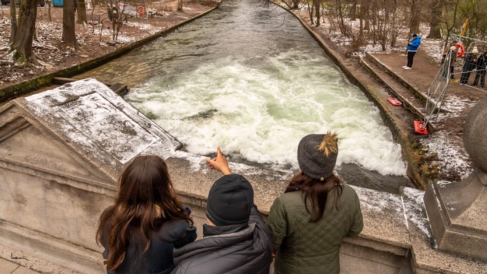 Seit der Bachauskehr im Oktober baut sich keine Welle mehr auf, nur noch weißes Wasser