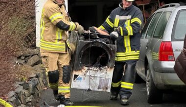 FW Königswinter: Haushaltsgroßgeräte brennen im Keller eines Einfamilienhauses