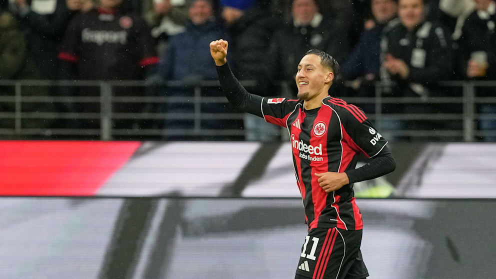 Younes Ebnoutalib (22) bejubelt seinen 1. Bundesliga-Treffer