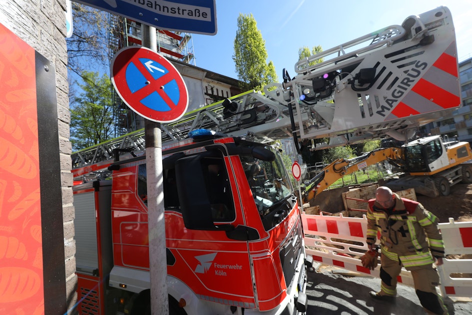 Feuerwehr-Durchfahrtsübungen in Nippes: Maßnahme gegen Falschparker