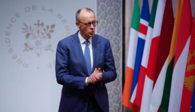 Ukraine News: EU-Ratspräsident: Merz bietet deutsche Soldaten auf Nato-Gebiet zur Friedenssicherung an - Politik