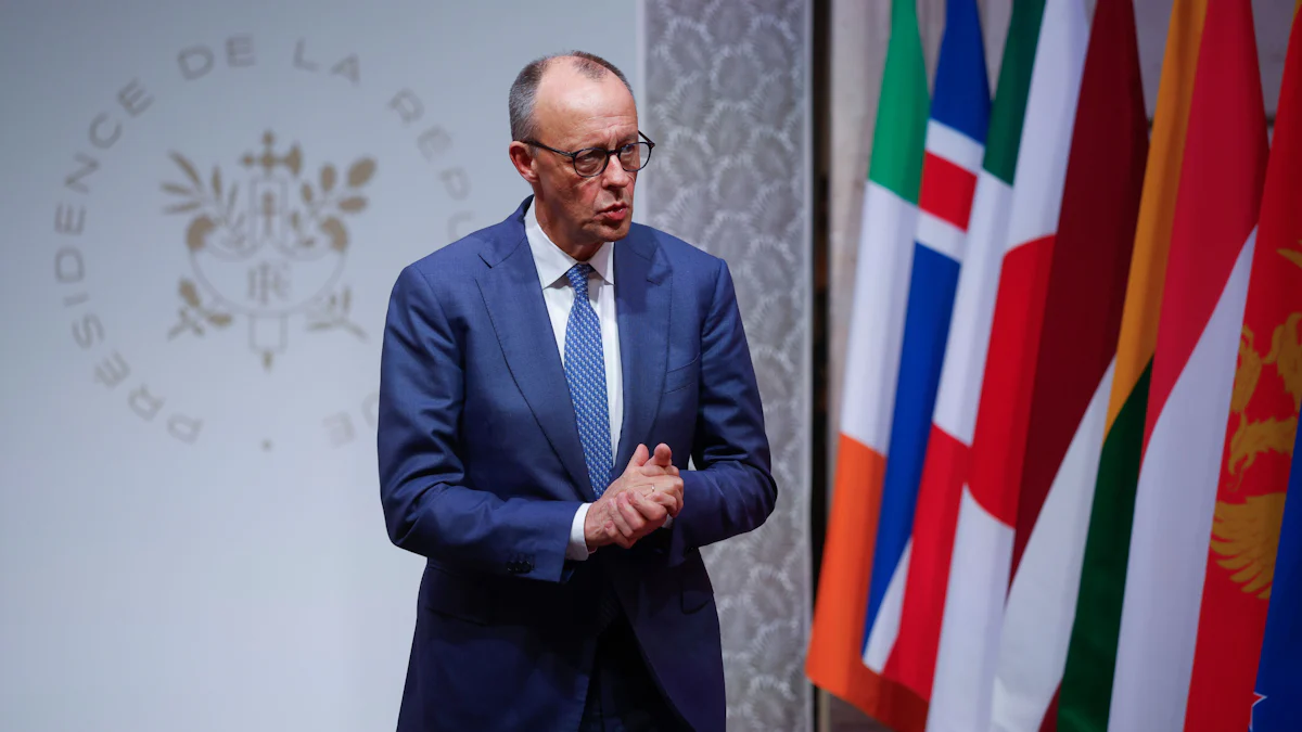 Ukraine News: EU-Ratspräsident: Merz bietet deutsche Soldaten auf Nato-Gebiet zur Friedenssicherung an - Politik