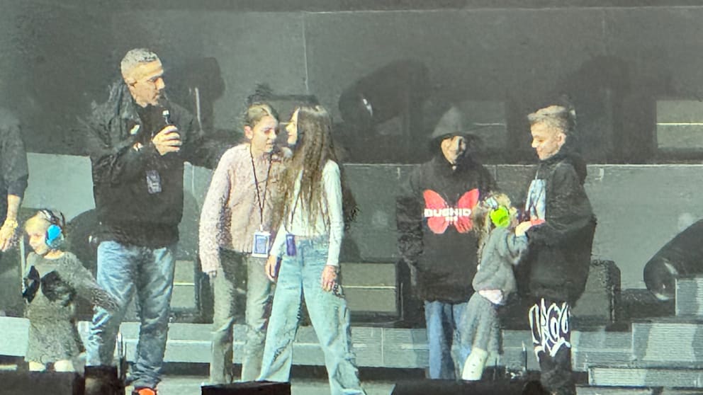 Ganz nah dran an Papa: Bushido mit seinen Kindern beim Konzert am Montag