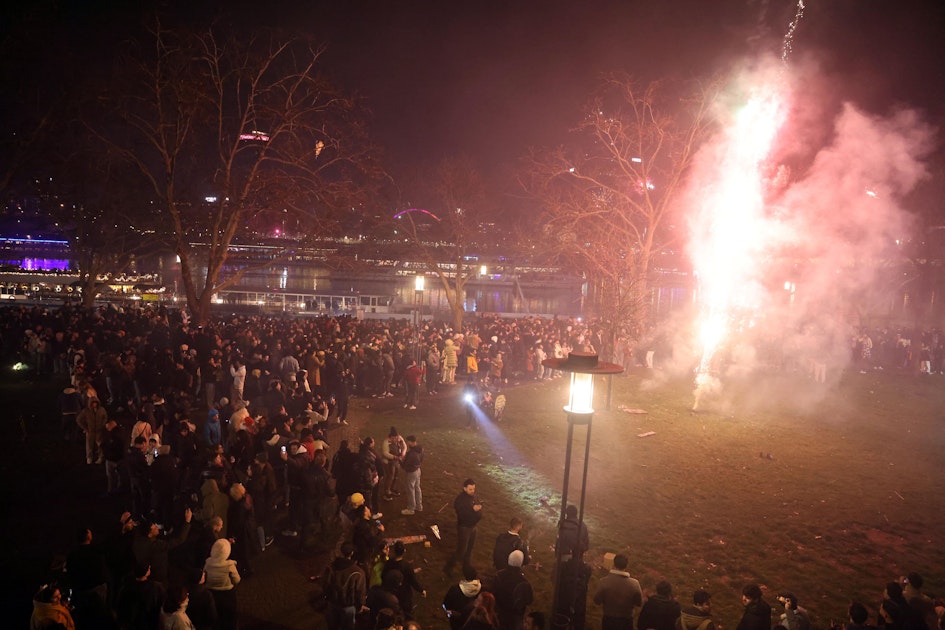 Silvester in Köln: So feierten Zehntausende in der Innenstadt