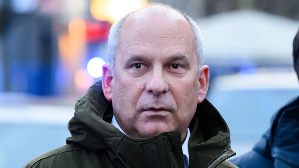 Für Hessens Innenminister Roman Poseck (55, CDU) muss der Staat den Linksextremismus endlich entschlossen  und mit allen Mitteln des Rechtsstaats bekämpfen