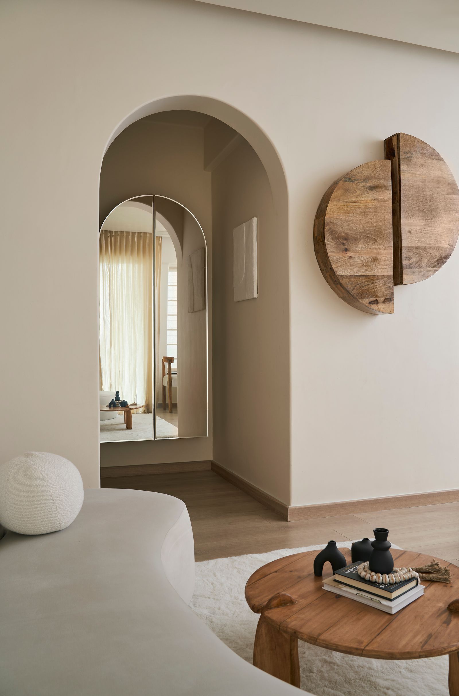 Small Space von Divya Panwar Durchgang RundbogenÖffnung Gewölbedecke