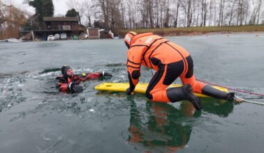 Feuerwehr Friedberg und Wasserwacht trainieren Notfälle