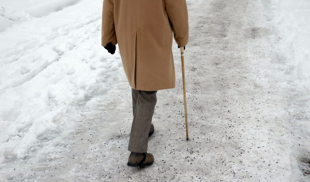 Glatteis und Knochenbrüche: Schlitterpartie in Hamburg