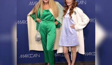 Jerry Hall und Elizabeth Jagger im Seiden-Partnerlook in Berlin