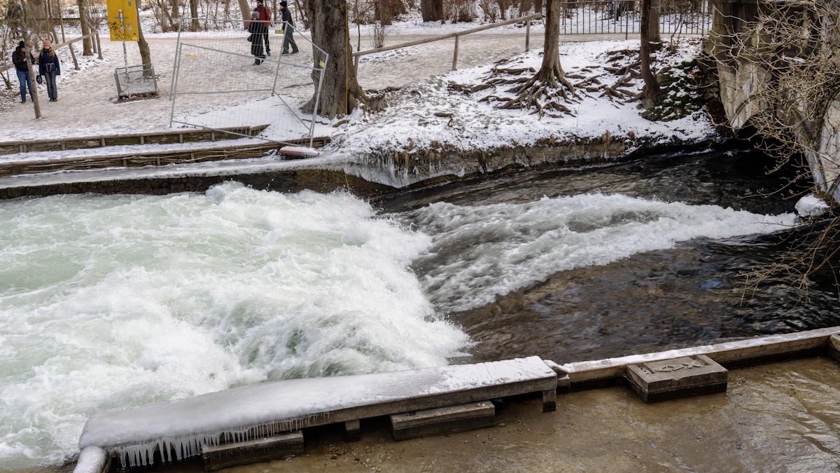 Münchner Eisbachwelle - Surfer dürfen demnächst zurück aufs Wasser - München