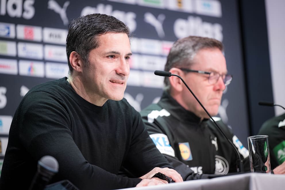 DHB-Sportvorstand Ingo Meckes (49/l.) ist mit den Auftritten bei der EM insgesamt zufrieden