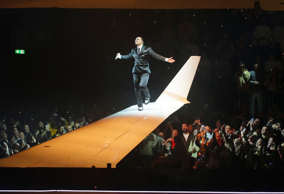 Fünf Konzerte in Köln: Hier tanzt Apache 207 auf seinem Privatjetflügel