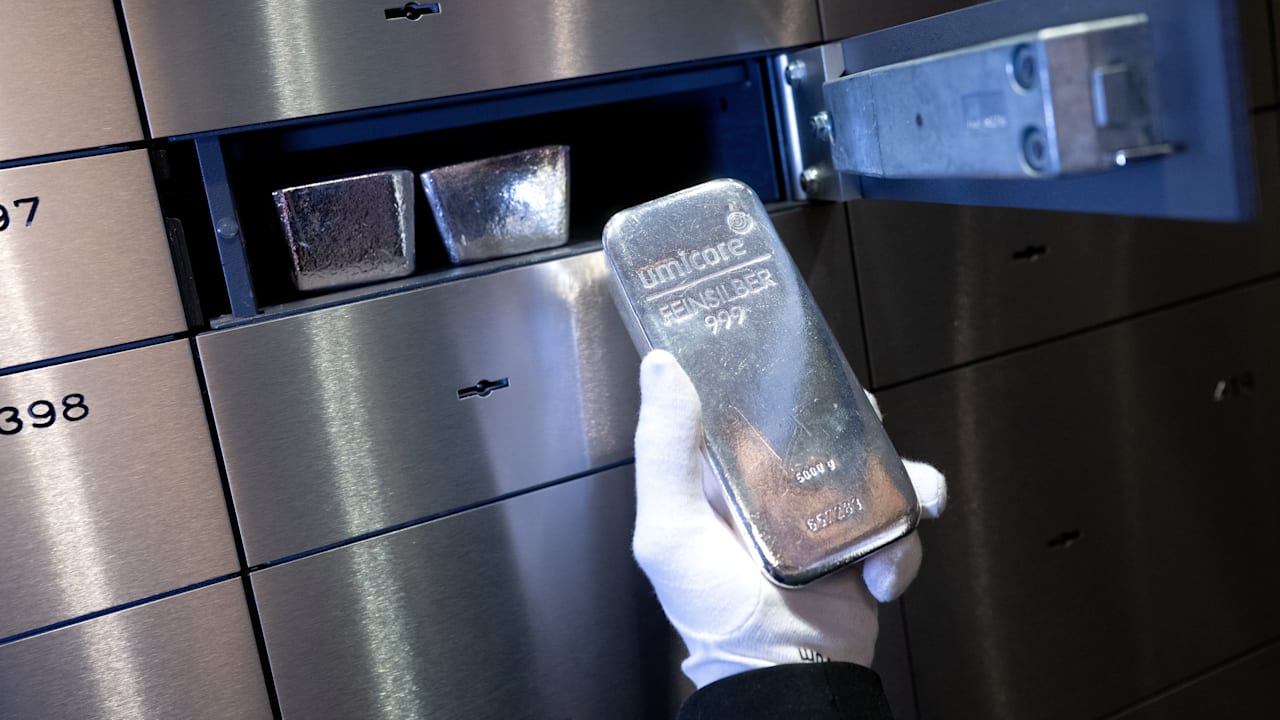 Silber steigt erstmals über 100 Dollar: Preis auf Rekordniveau! | Geld