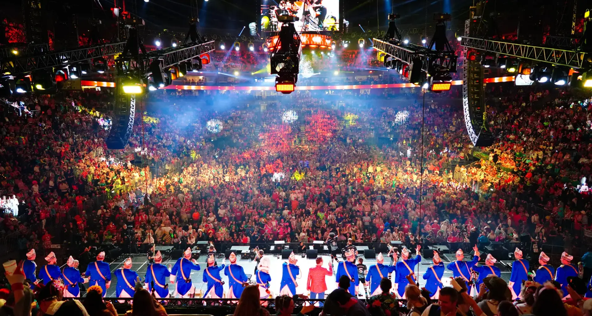 Köln macht sich bereit für Karneval: In der Lanxess Arena feierten 13.500 Jecke ein fröhliches Fest.