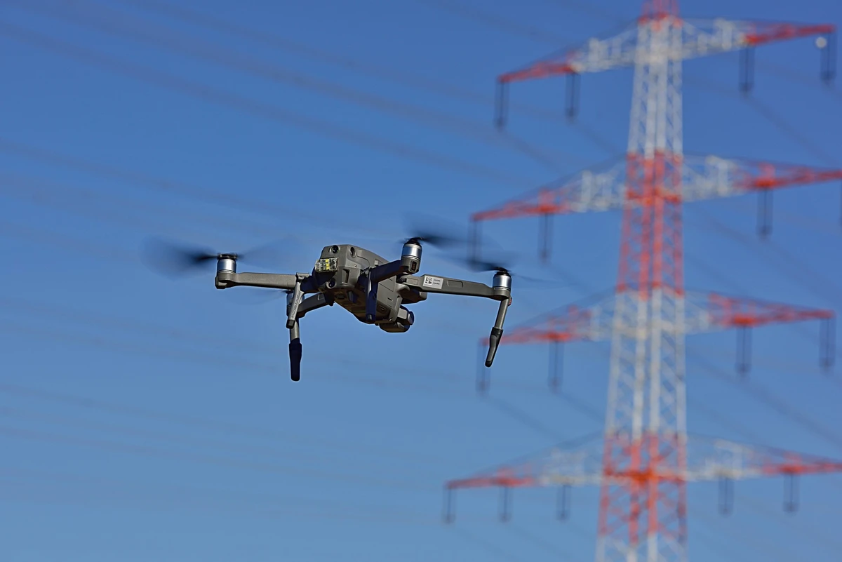 18.3.2025 Bedrohung aus der Luft Immer wieder machen illegale Drohnenfl�ge Schlagzeilen. Mutma�lich von Russland aus gesteuerte Sabotage und Spionagefl�ge finden vermehrt �ber kritischer Infratruktur  ...