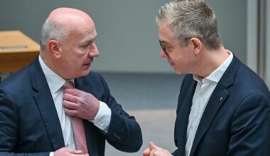 Mehr Geld für Beamte? Ja, aber es sind zu viele | Regional