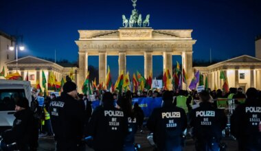 Demonstrationen - Pro-kurdische Demonstranten ziehen durch Berlin - Politik