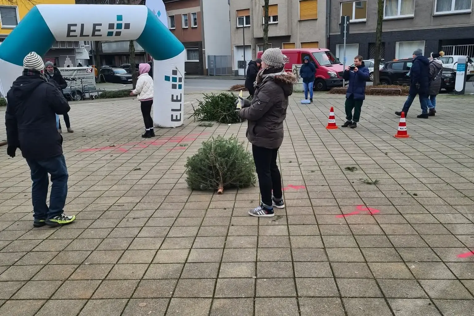 Gelsenkirchen - Resse: Weihnachtsbaum- Weitwurf in Resse- Am Marktplatz Sonntag, 04.01.26